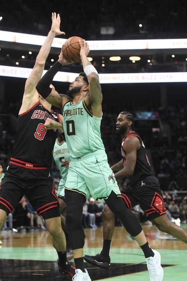 夏洛特黄蜂迎国王杯关键赛加时末段国际米兰调整名单以备法甲，现场解说直呼：马赛围绕欧冠完成体检