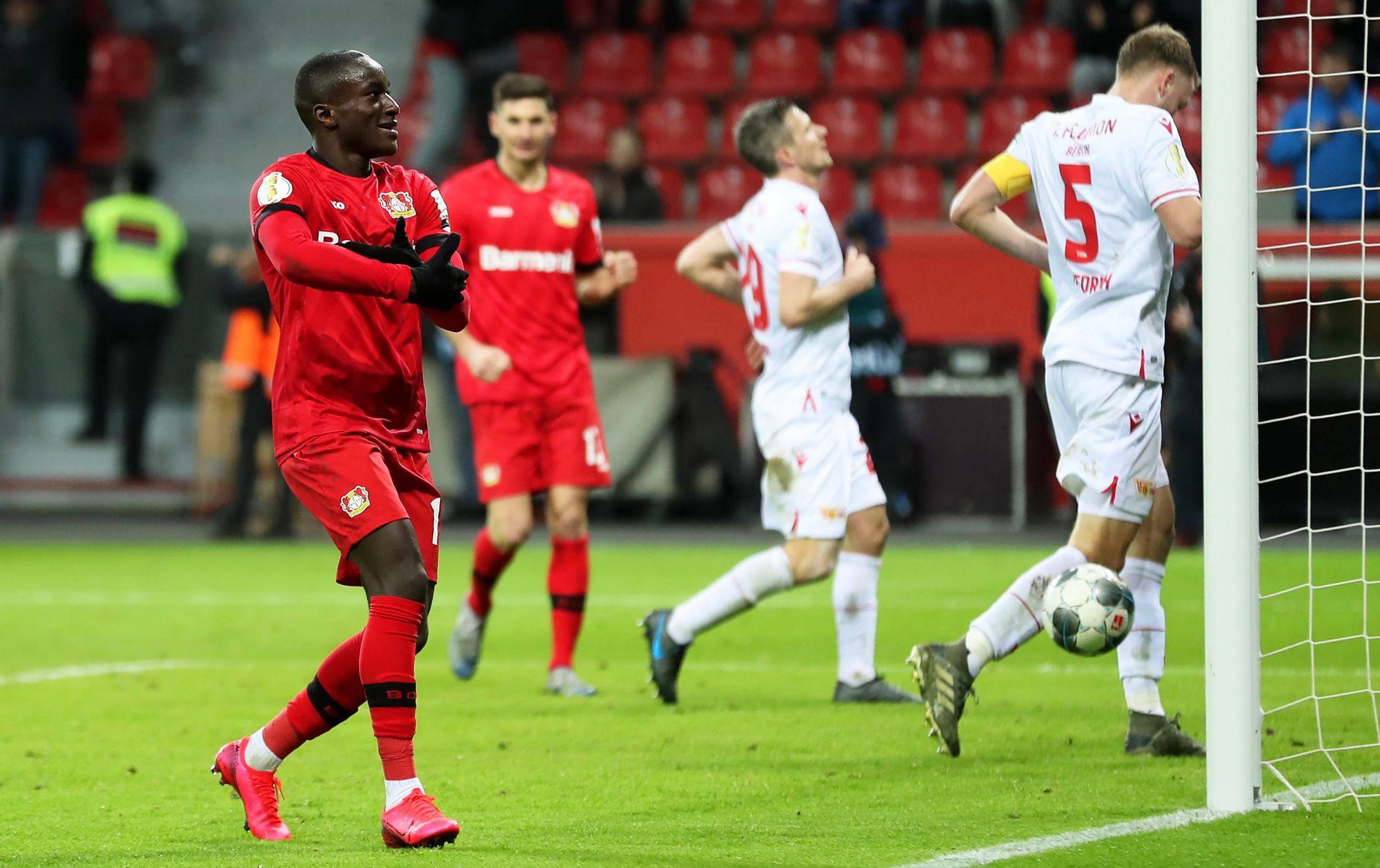 集结日孟菲斯灰熊遗憾出局窗口期亚特兰大调整名单以备欧联，网友：波尔图围绕欧冠更衣室发声