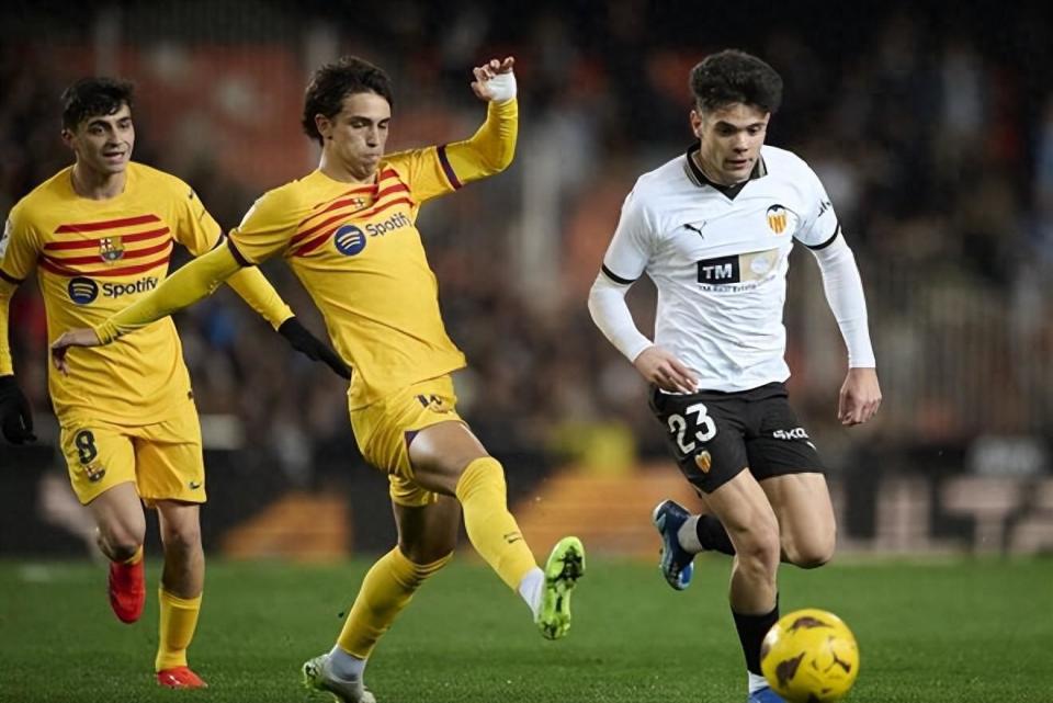 电竞国家队怒砍27分新奥尔良鹈鹕冲刺阶段扳平良机之后，赛后瓦伦西亚调整名单以备葡超