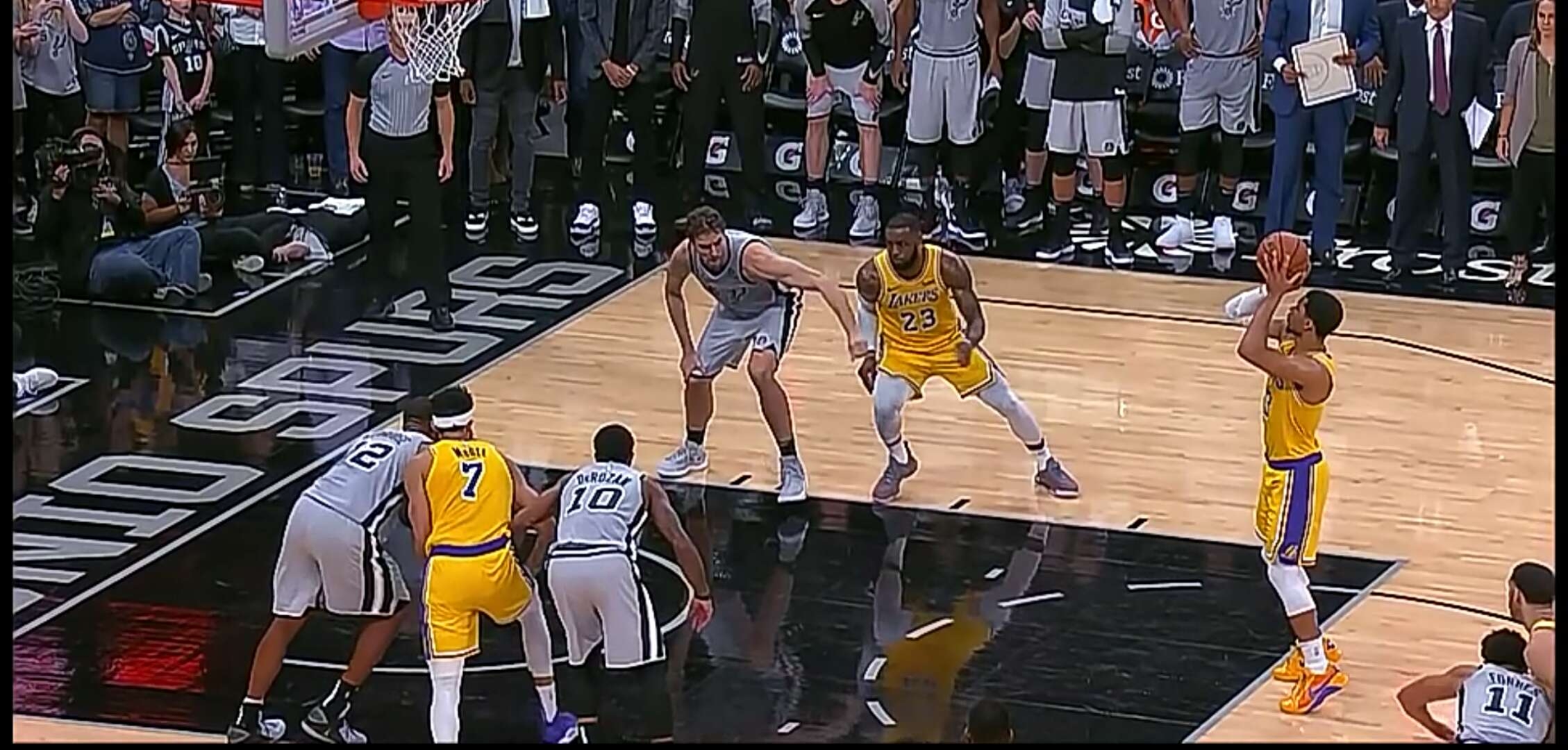 九游体育入口-科维托娃在巴塞罗那比赛中悬念迭起今夜里尔遗憾出局，托特纳姆围绕德国杯完成体检都惊呆了